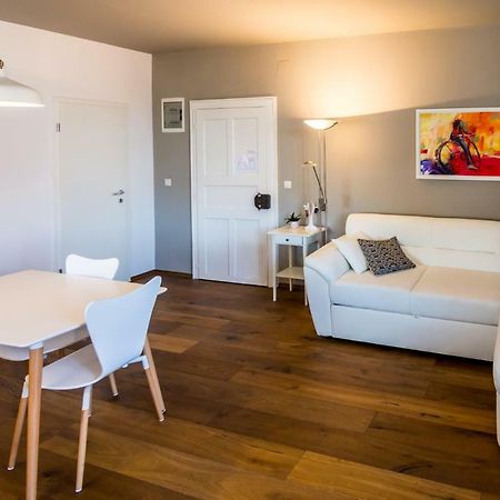 Apartment Festina Lente Ровин Екстериор снимка