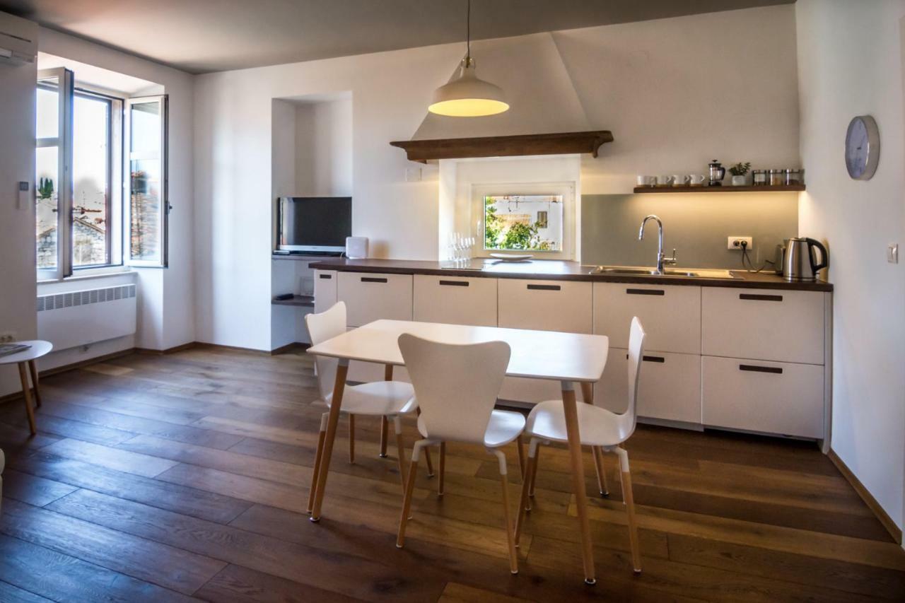 Apartment Festina Lente Ровин Екстериор снимка